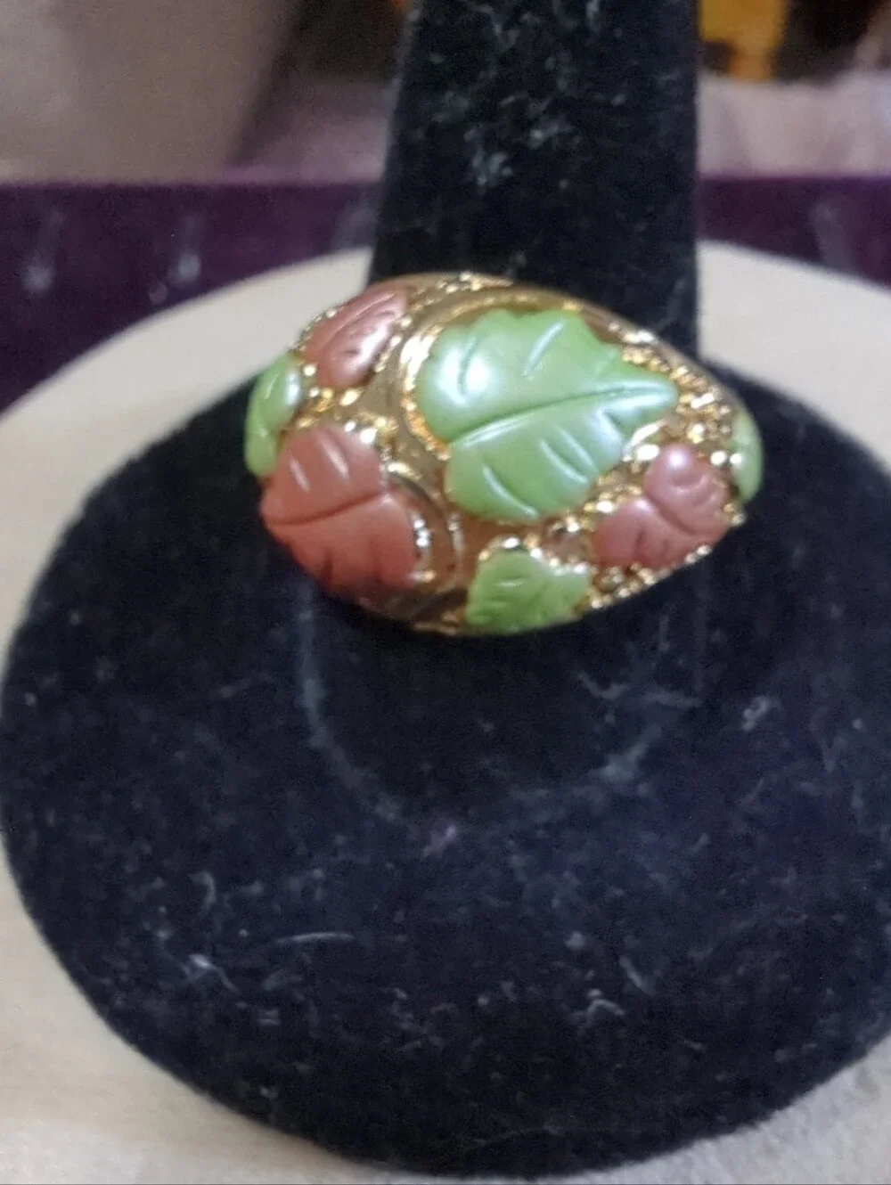 Vintage 70s Gold-tone Metal Bronze & Green Grape Leaves Dome Fashion Ring Size 8